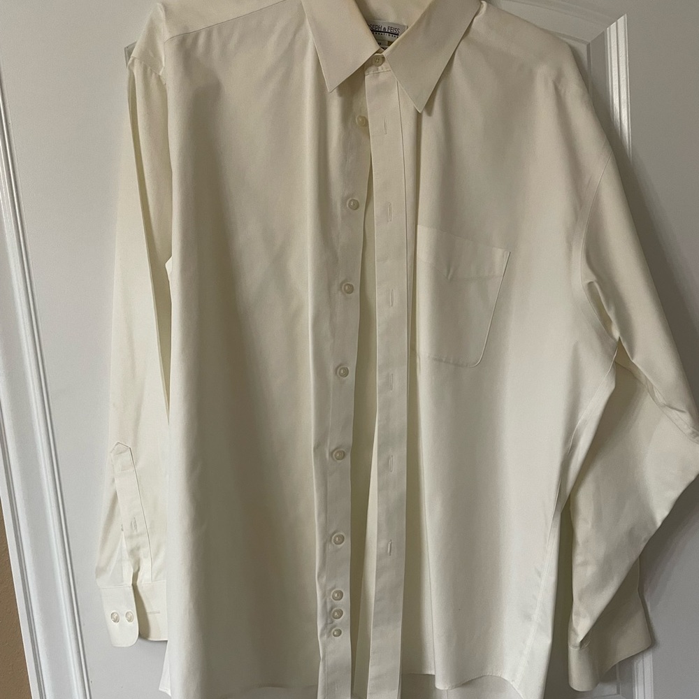 Men’s 17 34/35 White long sleeve dress shirt. 👔👔👔